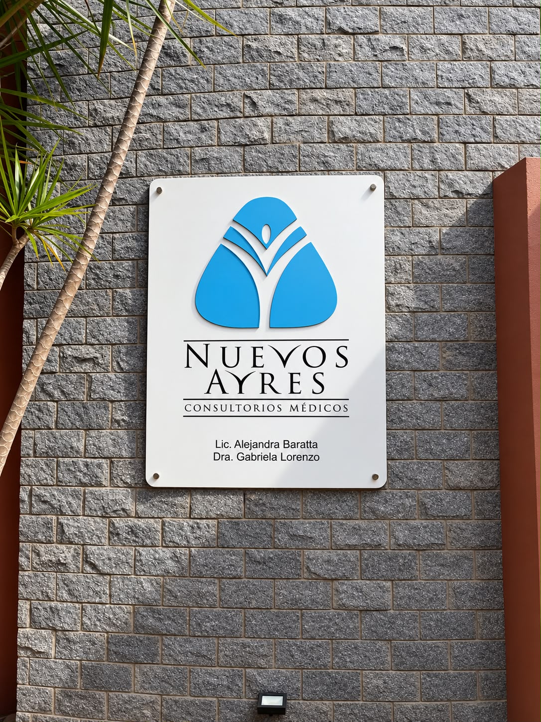 Frente del consultorio Nuevos Ayres en Lanús Oeste